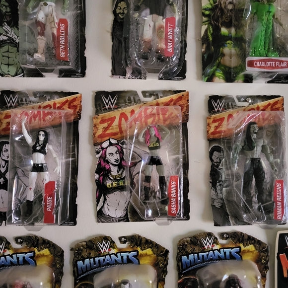 Mystery box of 5 brand new in package wwe figures - Picture 2 of 9